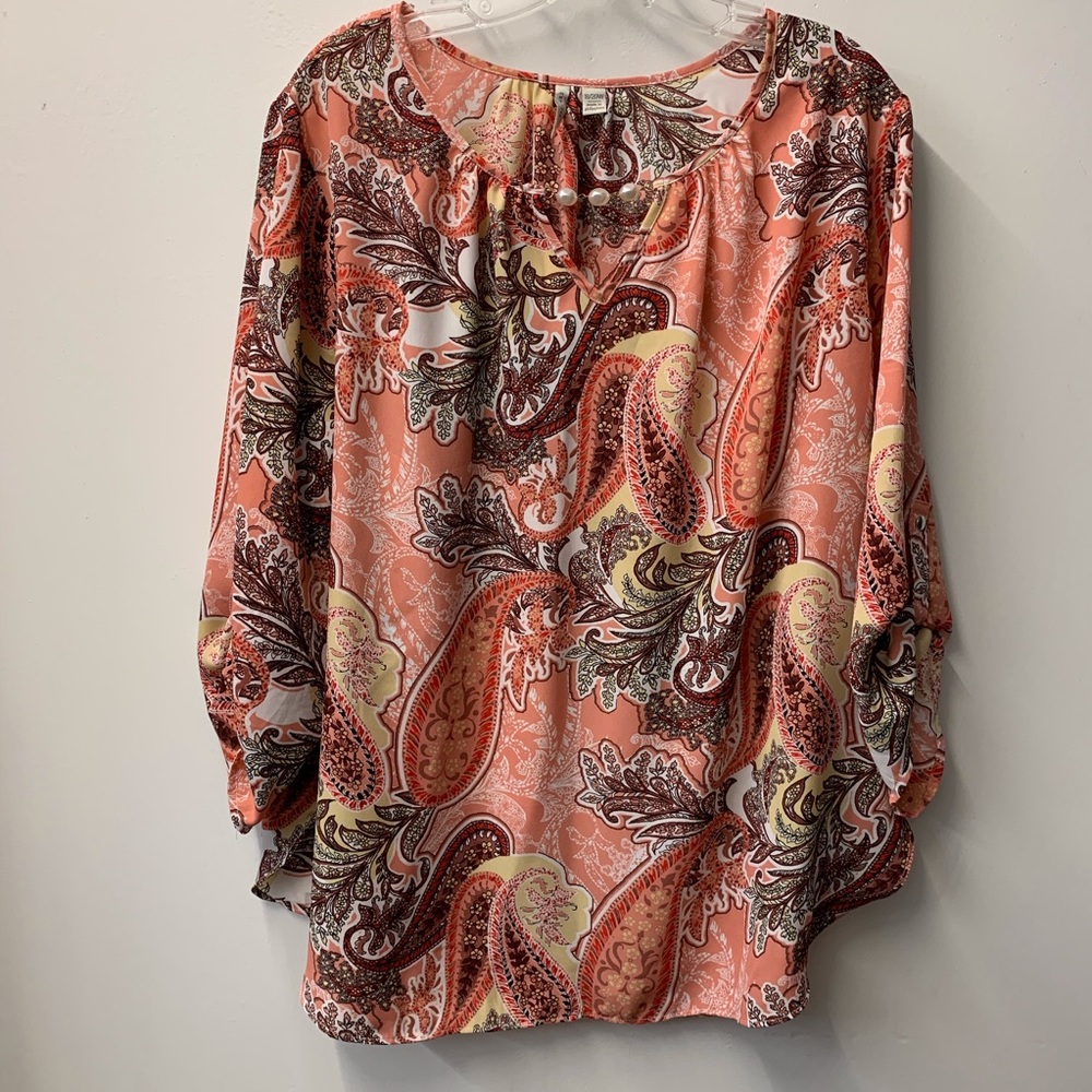 Floral lightweight paisley boho style pearl keyhole neckline top size 18/20W